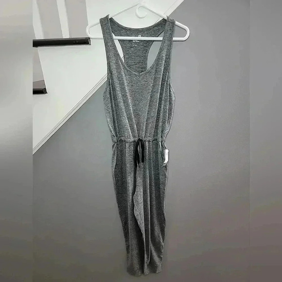 Gap V-Neck Jumpsuit NWT Large MSRP $89.00 Athletic Comfort Lounge Trendy - Picture 2 of 8